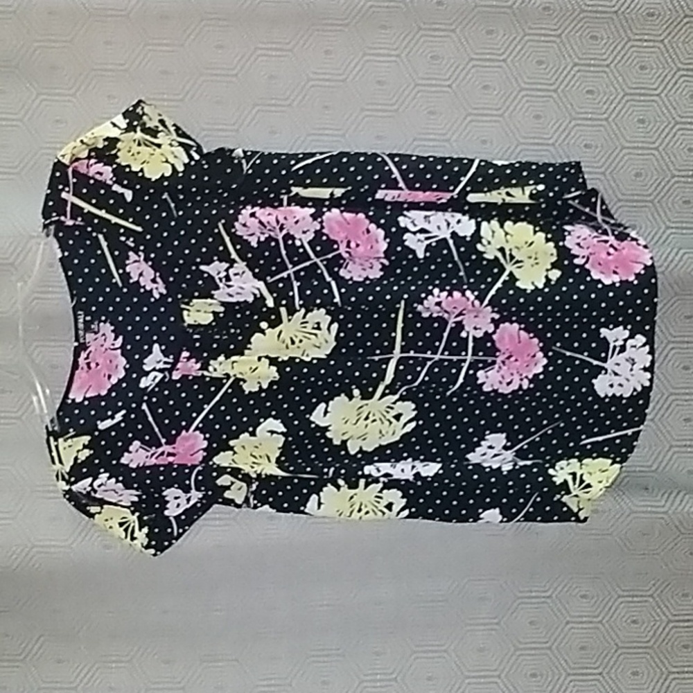Roz & Ali Floral Top. Size M  NWOT